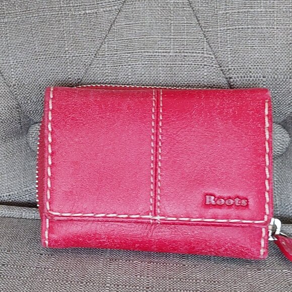 Roots Accessories - Roots Small Trifold Wallet    - RARE  colour  and never used